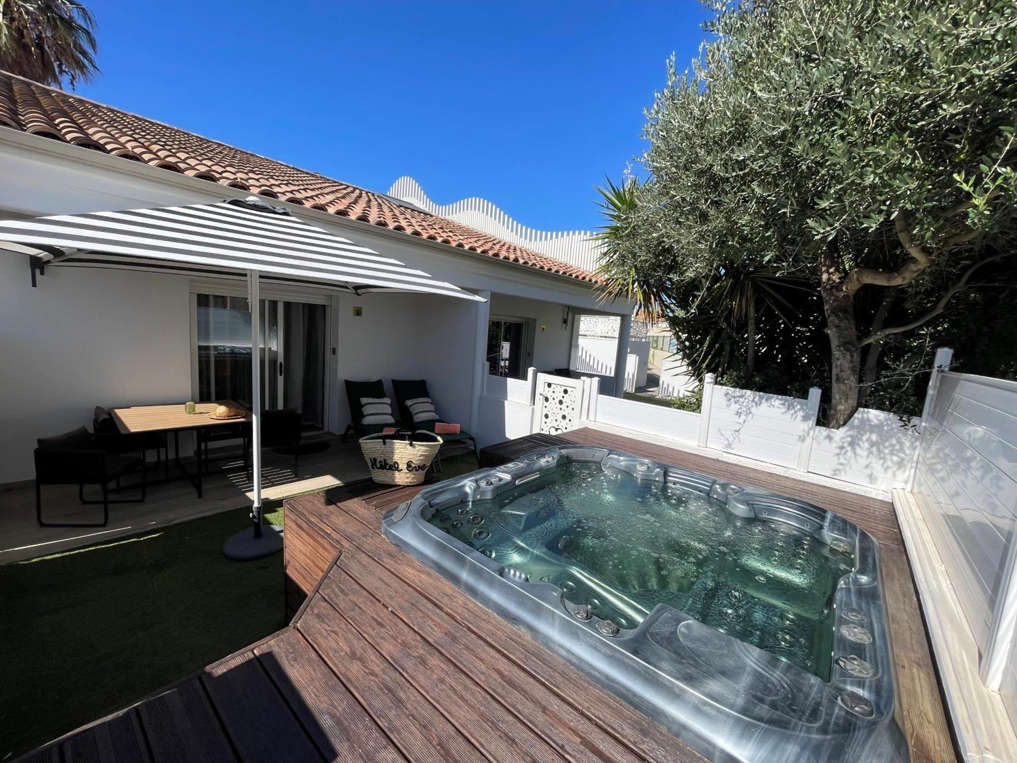 Hotel Eve Cap D'Agde Village Naturiste Exterior photo